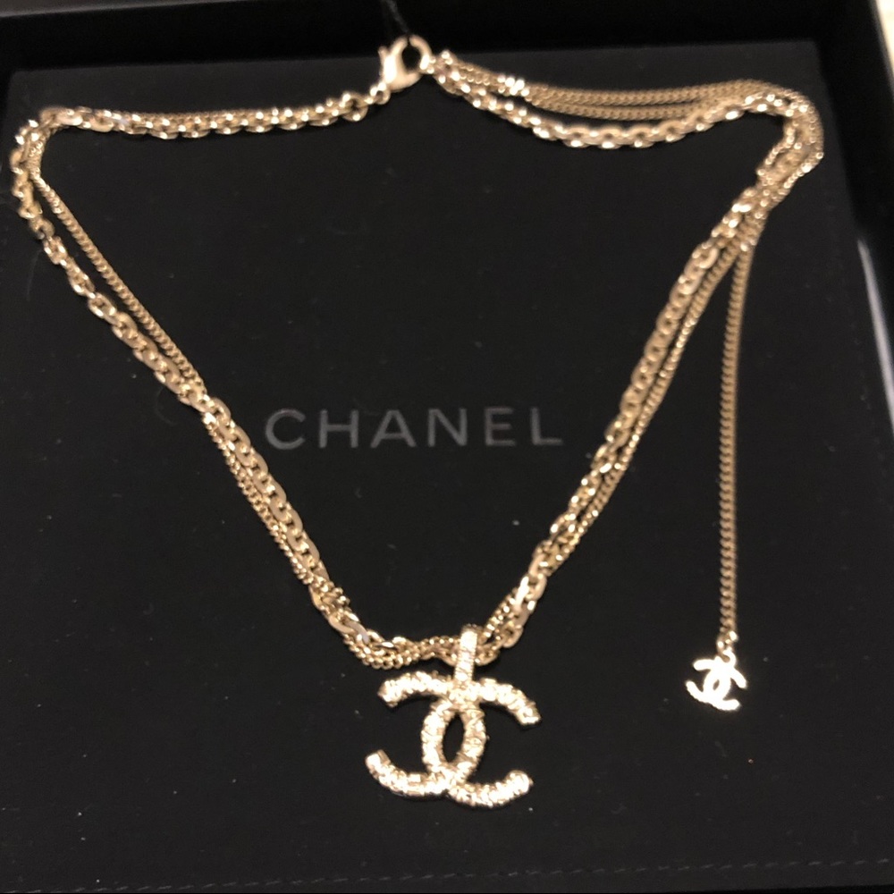 Chanel Necklace (Free Dior lip glow) - Picture 11 of 16